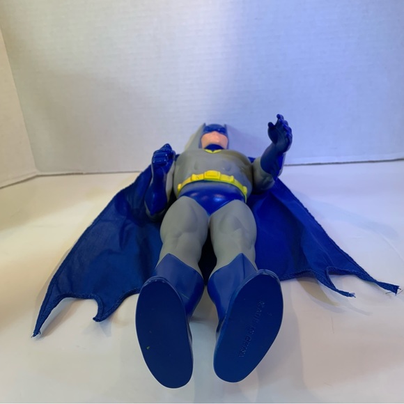 Batman 1988 DC Comics Action Figure Black Gray Yellow & Blue 15 inches tall - Picture 7 of 16